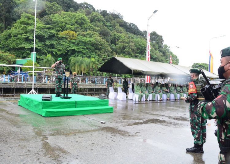 PANGDAM VI/MLW LEPAS PRAJURIT KE PAPUA