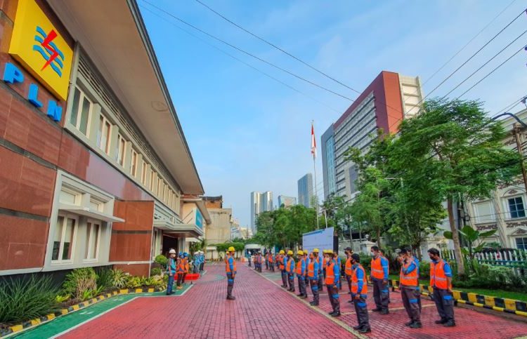 PLN BUKUKAN LABA BERSIH 13 T SEPANJANG 2021
