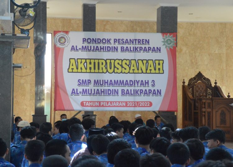 PONPES AL MUJAHIDIN GELAR AKHIRUSSANAH