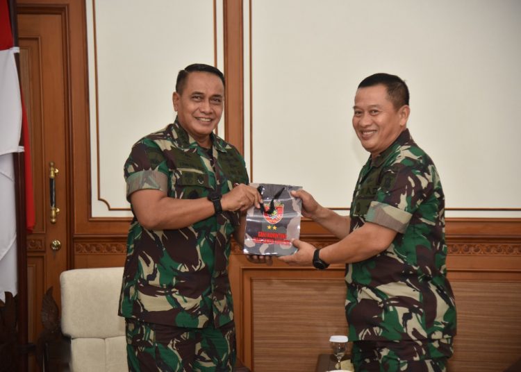 IRJEN TNI KUNJUNGI KODAM VI/MLW