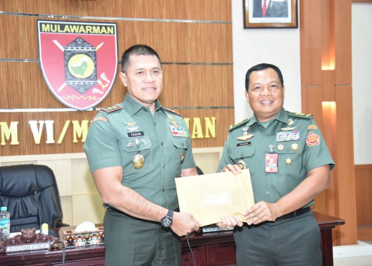 ITJEN TNI SERAHKAN AUDIT KODAM VI/MLW