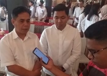 DENI HAKIM ANWAR SEHARI DUA RESES DI TEMPAT BERBEDA