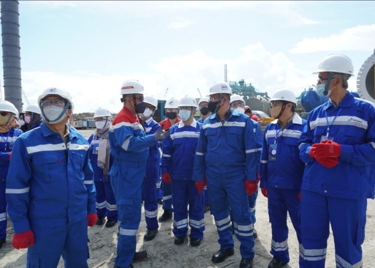 PESERTA IDF KUNJUNGI KILANG BALIKPAPAN