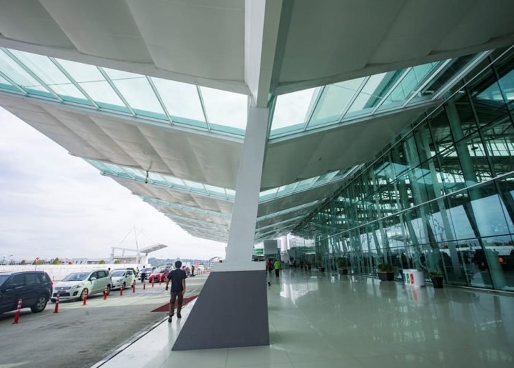 PENUMPANG BANDARA SAMS NAIK 22% DI SEMESTER I 2022