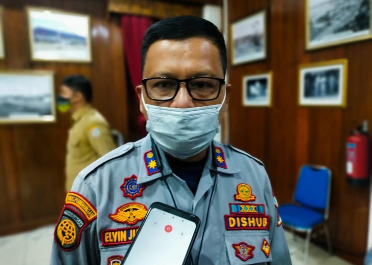 TRUK ISI SOLAR DI MALAM HARI