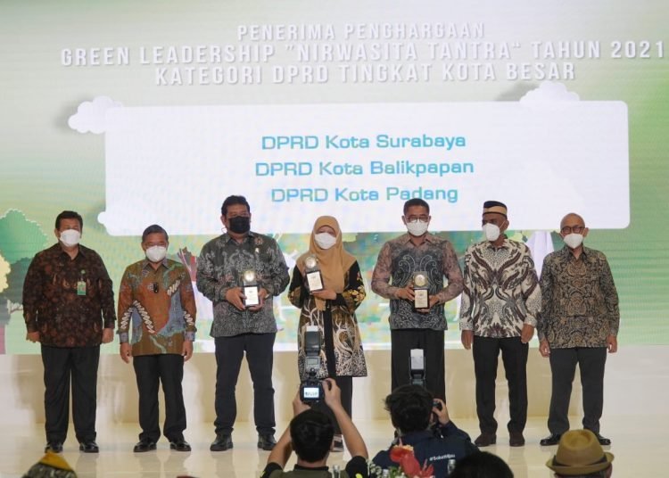 BALIKPAPAN TERIMA 3 PENGHARGAAN NASIONAL