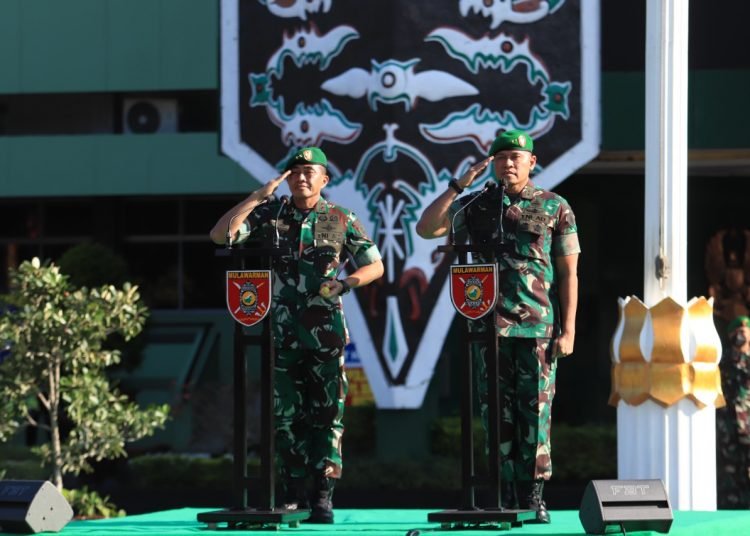 APEL KEHORMATAN TANDAI PERGANTIAN PANGDAM VI/MLW