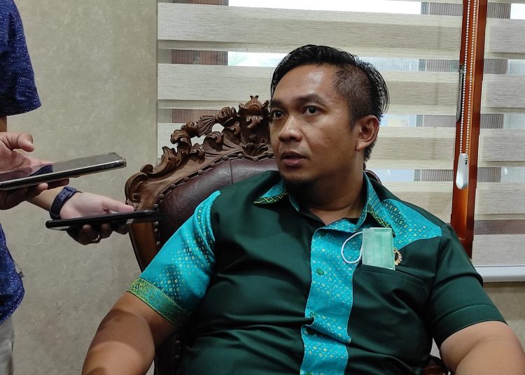 DEWAN USULKAN PERBAIKAN JALAN TRANSAD