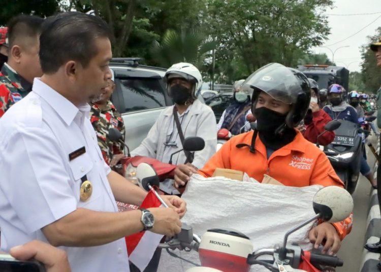 PEMPROV BERBAGI 1.000 BENDERA