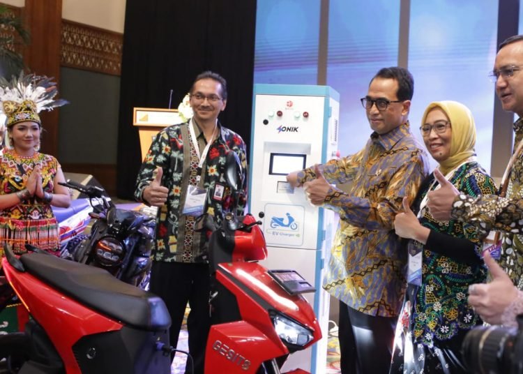 PLN DUKUNG KONVERSI KENDARAAN BBM LEWAT SPKLU