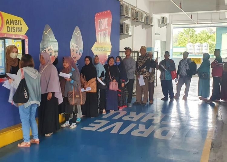 PASPOR SIMPATIK SOLUSI MASYARAKAT DI AKHIR PEKAN