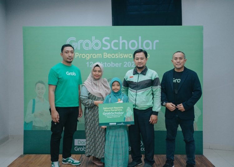 1.158 PENERIMA NIKMATI BEASISWA GRAB