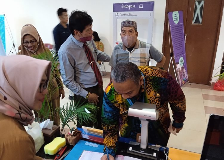 DPK KALTIM KUNJUNGI PAMERAN KUTIM