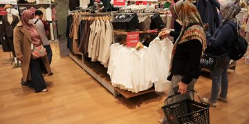 BUKA TOKO, UNIQLO SIAPKAN BONUS