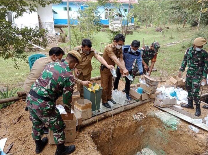 SATGAS PAMTAS BANTU PENGECEKAN OBAT