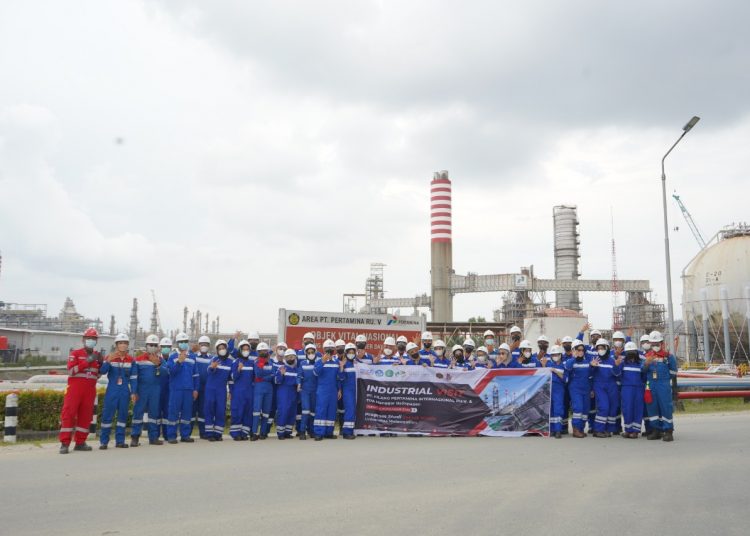 MAHASISWA UNMUL LIHAT PROSES KILANG