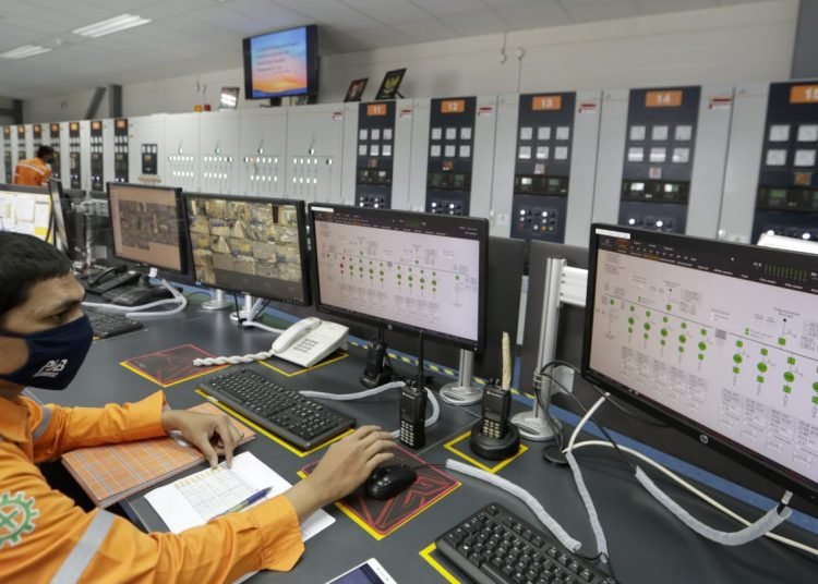 KEMBANGKAN EBT, PLN GANDENG PIHAK ASING