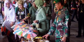 PANGDAM VI/MLW KUNJUNGI SATGAS PAMTAS RI-MALAYSIA