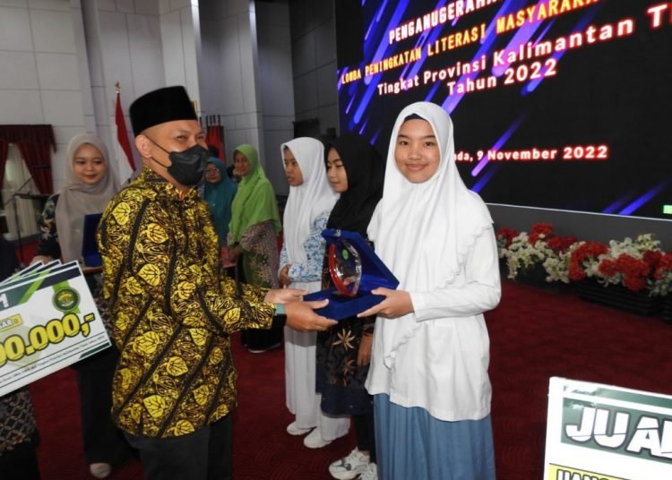 SISWA BERAU SABET JUARA RESENSI KALTIM