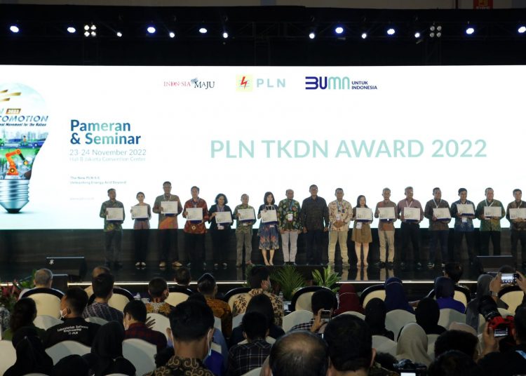 24 PERUSAHAAN TERIMA PLN TKDN AWARD 2022