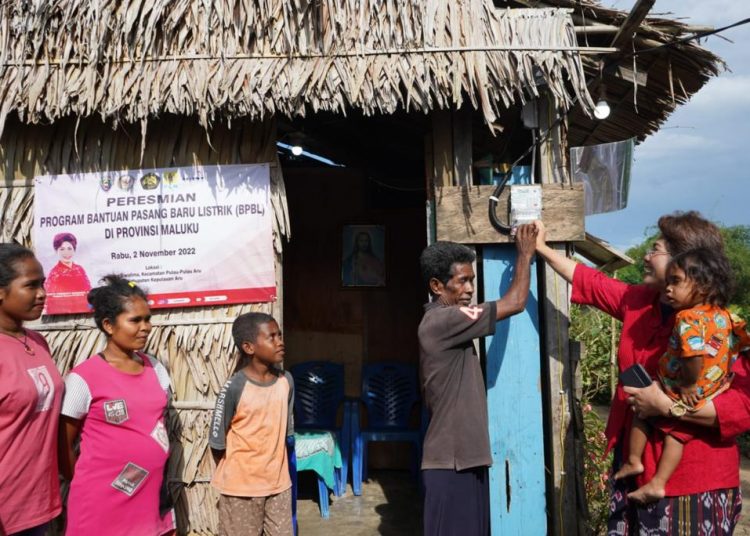 KELUARGA TAK MAMPU KINI NIKMATI LISTRIK PLN