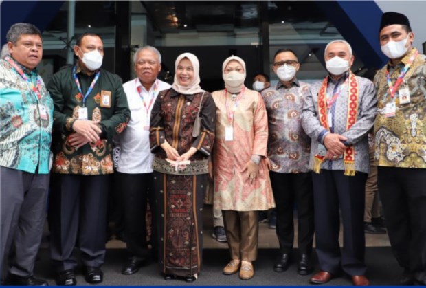 KALTIM RAIH IPK TERTINGGI