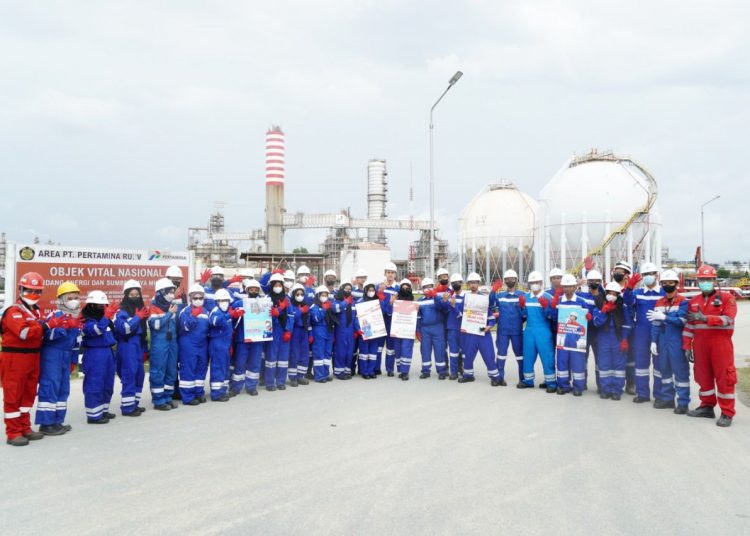 SISWA SMK KUNJUNGI KILANG PERTAMINA