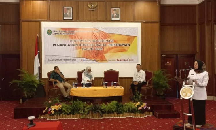 DISBUN KALTIM TANGANI 42 KONFLIK PERKEBUNAN