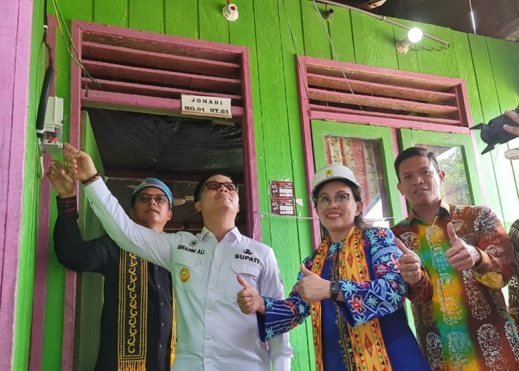 7 DESA KALTARA KINI NIKMATI LISTRIK