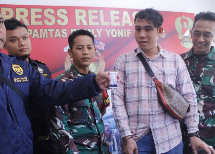 YONIF 621/MANUNTUNG GAGALKAN PENYELUNDUPAN SABU