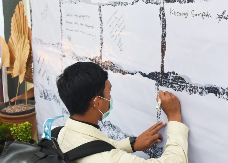 BANDARA SAMS DUKUNG PENUH EARTH HOUR