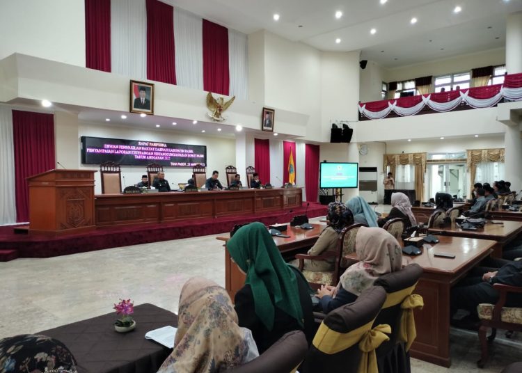 BUPATI SERAHKAN LKPJ KE DPRD PASER