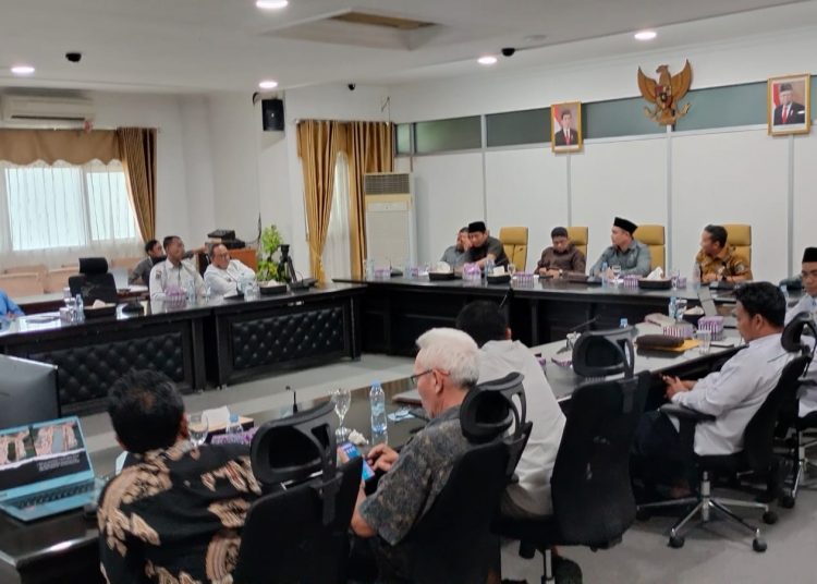 WARGA MENGELUH, DEWAN CEK PERUMDAM TIRTA KANDILO