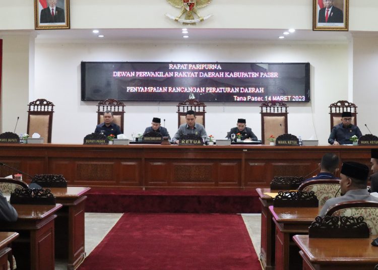 PEMKAB USULKAN 4 RAPERDA KE DPRD PASER