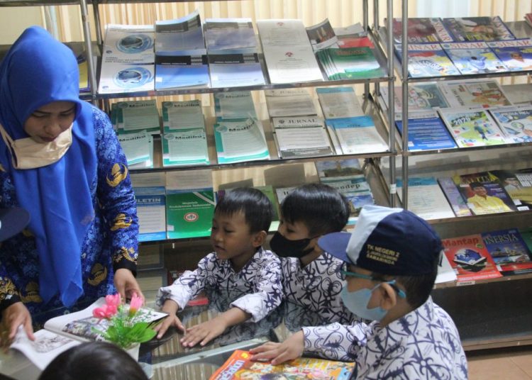 LITERASI MENINGKAT, DPK BUKA DONASI BUKU