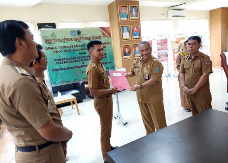 DPK KALTIM KIRIM 1.400 BUKU KE BALIKPAPAN