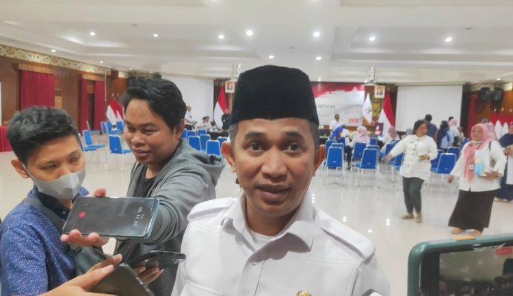 WALIKOTA HIMBAU WARGA TIDAK BORONG SEMBAKO