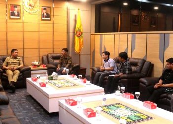 PERHIMPUNAN MAHASISWA HUKUM INDONESIA AUNDIENSI DENGAN WALIKOTA SAMARINDAamarinda