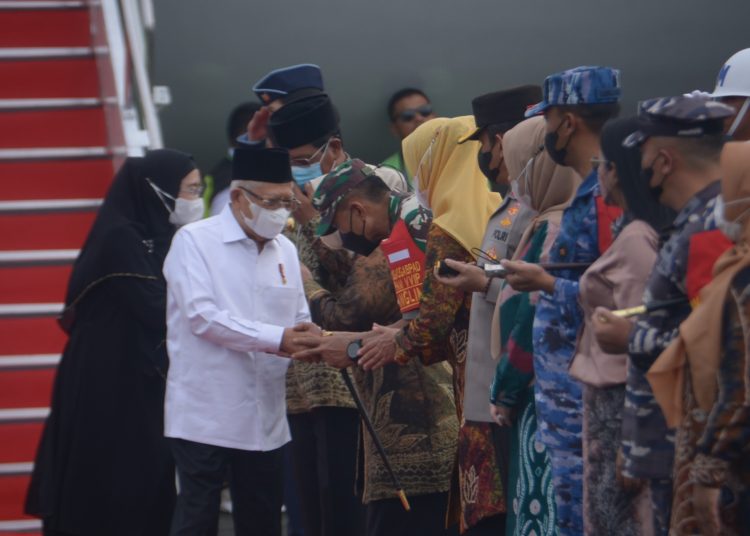 PANGDAM VI/MLW SAMBUT WAPRES DI KALSEL