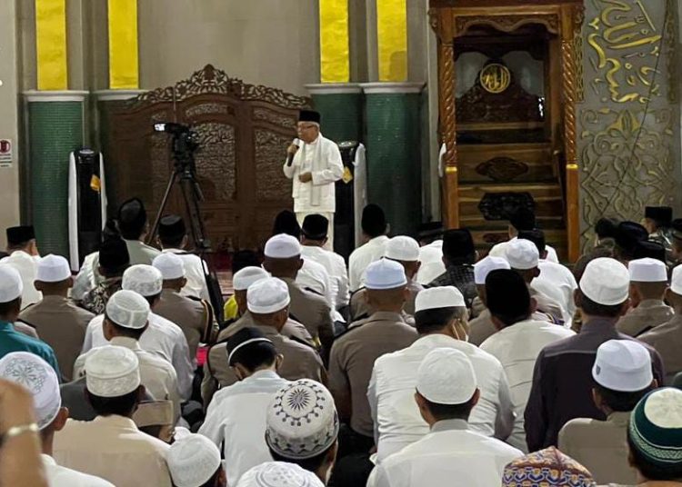 WAPRES DAN PANGDAM VI/MLW TARAWIH BERSAMA