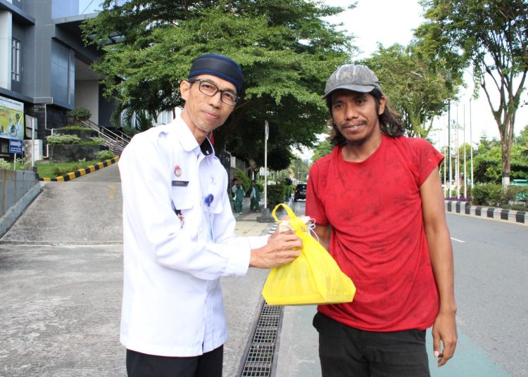 KANIM BALIKPAPAN BERBAGI TAKJIL