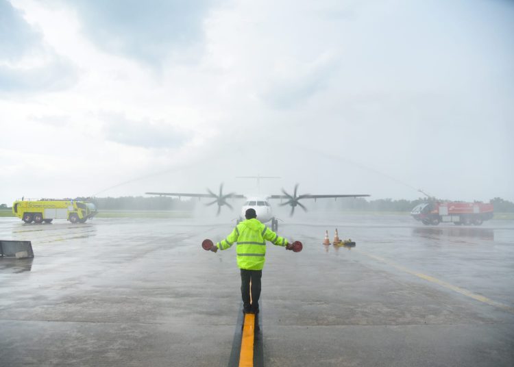 PUNCAK MUDIK, BANDARA SAMS LAYANI 12 RIBU PENUMPANG