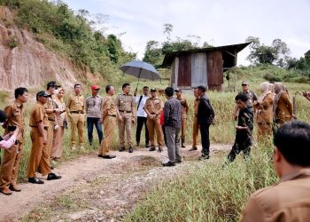 WALIKOTA TINJAU LONGSOR DI LEMPAKE