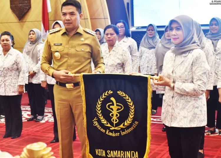 WALIKOTA KUKUHKAN PENGURUS YAYASAN KANKER INDONESIA KOTA SAMARINDA