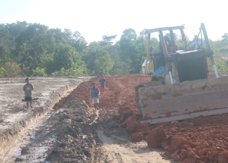 SATGAS TMMD TARAKAN KEBUT PENGERJAAN JALAN