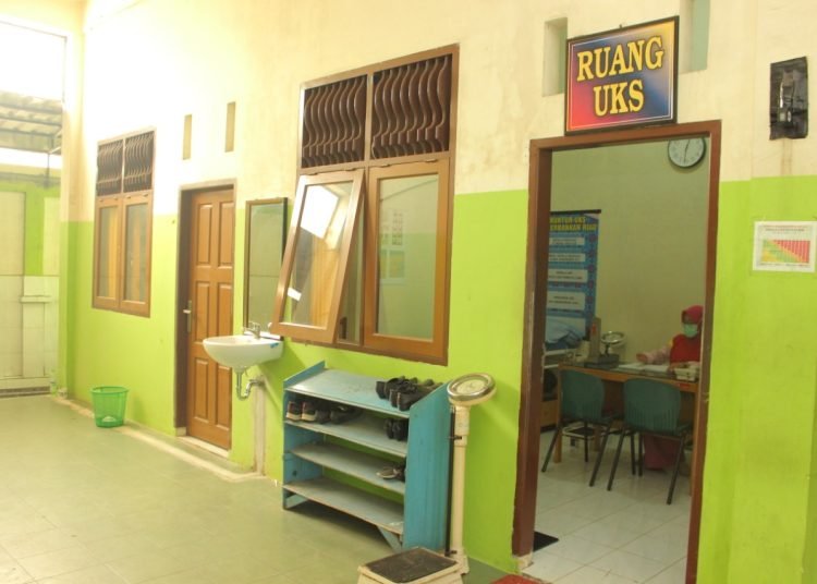 KOMISI IV PERHATIKAN UKS, PMR, DAN PUSKESMAS