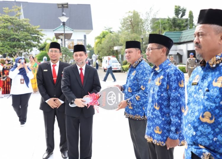 DISDIKBUD KALTIM LANJUTKAN PEMBAGIAN KENDARAAN OPERASIONAL