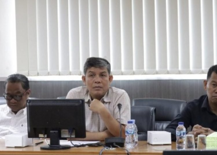 DPRD MINTA DINAS PUPR PERBAIKI JALAN