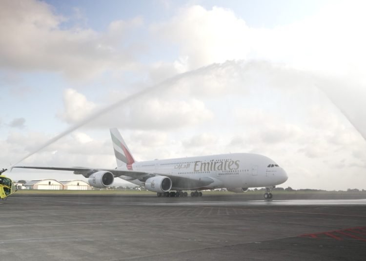 PESAWAT AIRBUS A380-800 RESMI MENDARAT DI BALI