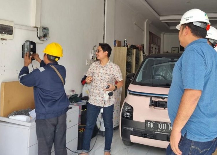 1.933 PELANGGAN NIKMATI HOME CHARGING